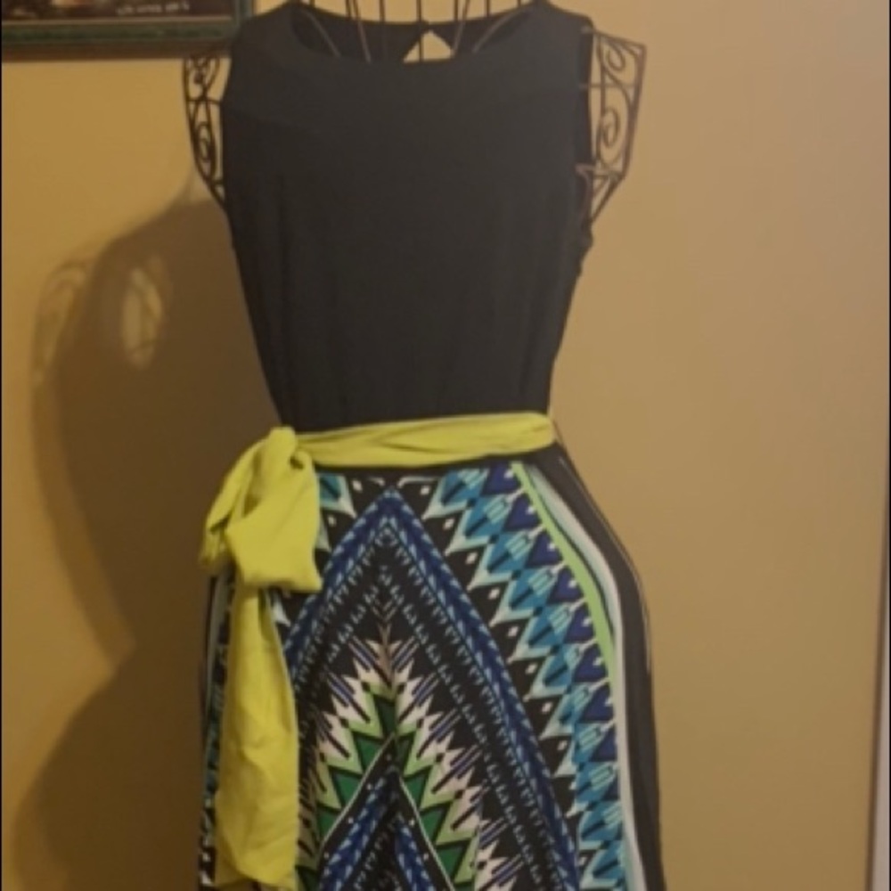 Colorful sleeveless floor length maxi-dress!